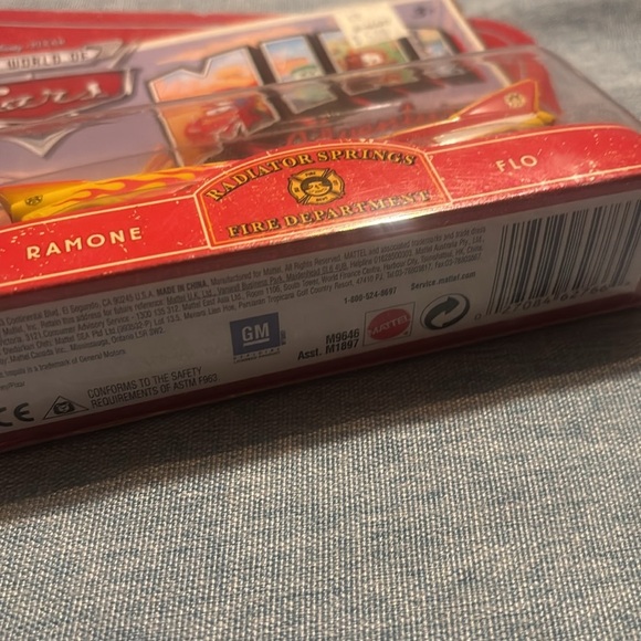 RARE! Disney Pixar CARS Mini Adventures Ramone & Flo Toy Cars NWT - Picture 2 of 3
